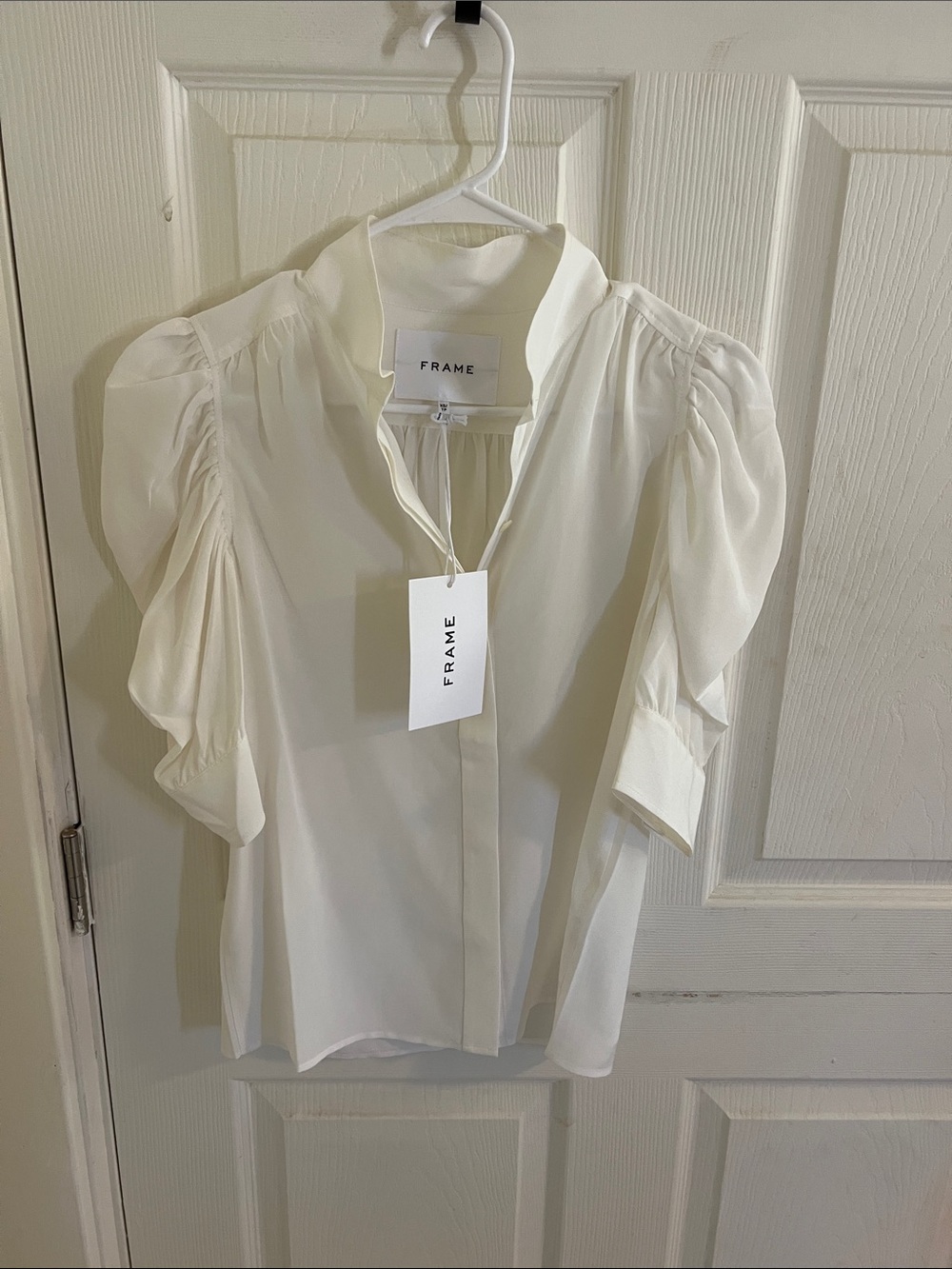 FRAME Gillian silk blouse in white with ruched puff sleeves. - Picture 4 of 7